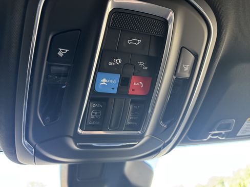 New 2025 Jeep Grand Cherokee Laredo X w/ Luxury Tech Group I image 30