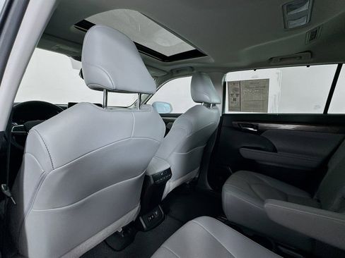 Used 2020 Toyota Highlander Limited image 18