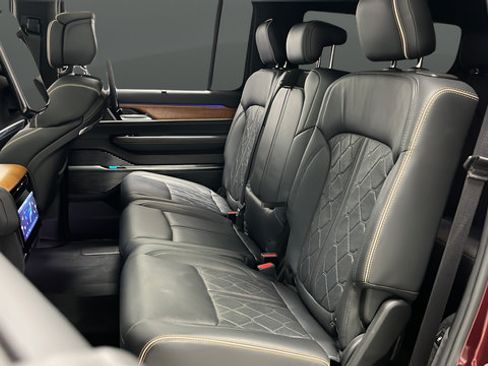 Used 2022 Jeep Grand Wagoneer Series III w/ Rear Seat Video Group 1 AWD/4WD image 23