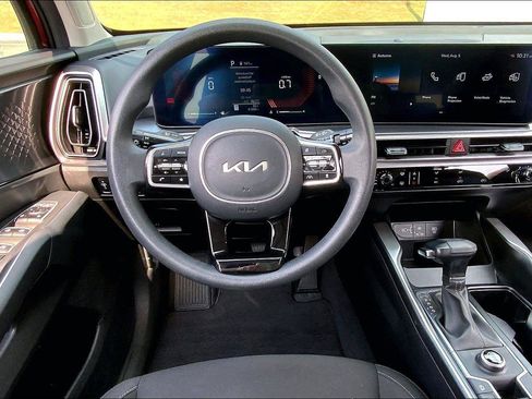 Used 2024 Kia Sorento LX FWD image 5