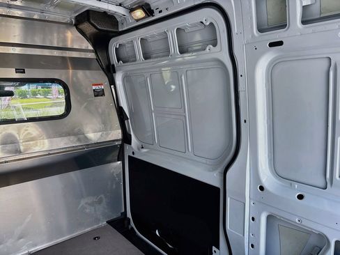Used 2025 Mercedes-Benz Sprinter 2500 image 15