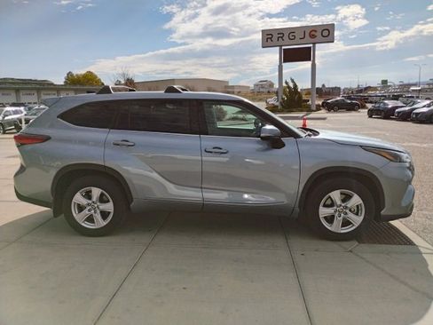 Used 2022 Toyota Highlander LE image 4