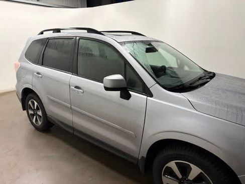 Used 2018 Subaru Forester 2.5i Premium w/ All-Weather Package AWD/4WD image 6