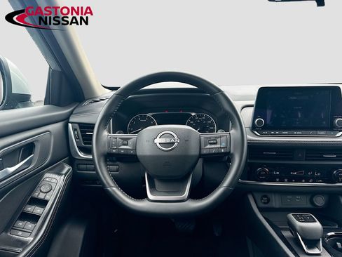 Used 2025 Nissan Rogue SV FWD image 29