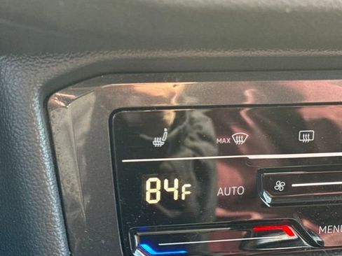 Used 2023 Volkswagen Tiguan SE w/ Panoramic Sunroof Package image 28