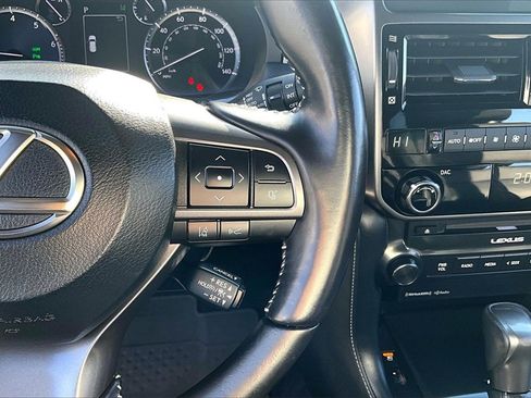 Used 2022 Lexus GX 460 image 18
