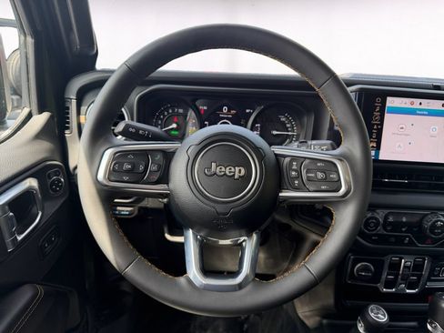 Used 2024 Jeep Wrangler Unlimited Sahara w/ Technology Group AWD/4WD image 12