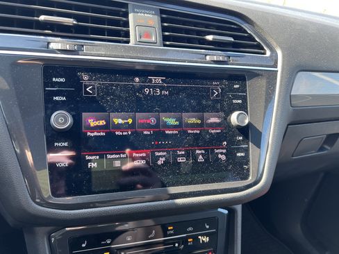 Certified 2023 Volkswagen Tiguan SE R-Line image 22