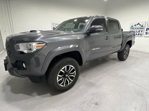 Used 2021 Toyota Tacoma TRD Sport AWD/4WD image 4