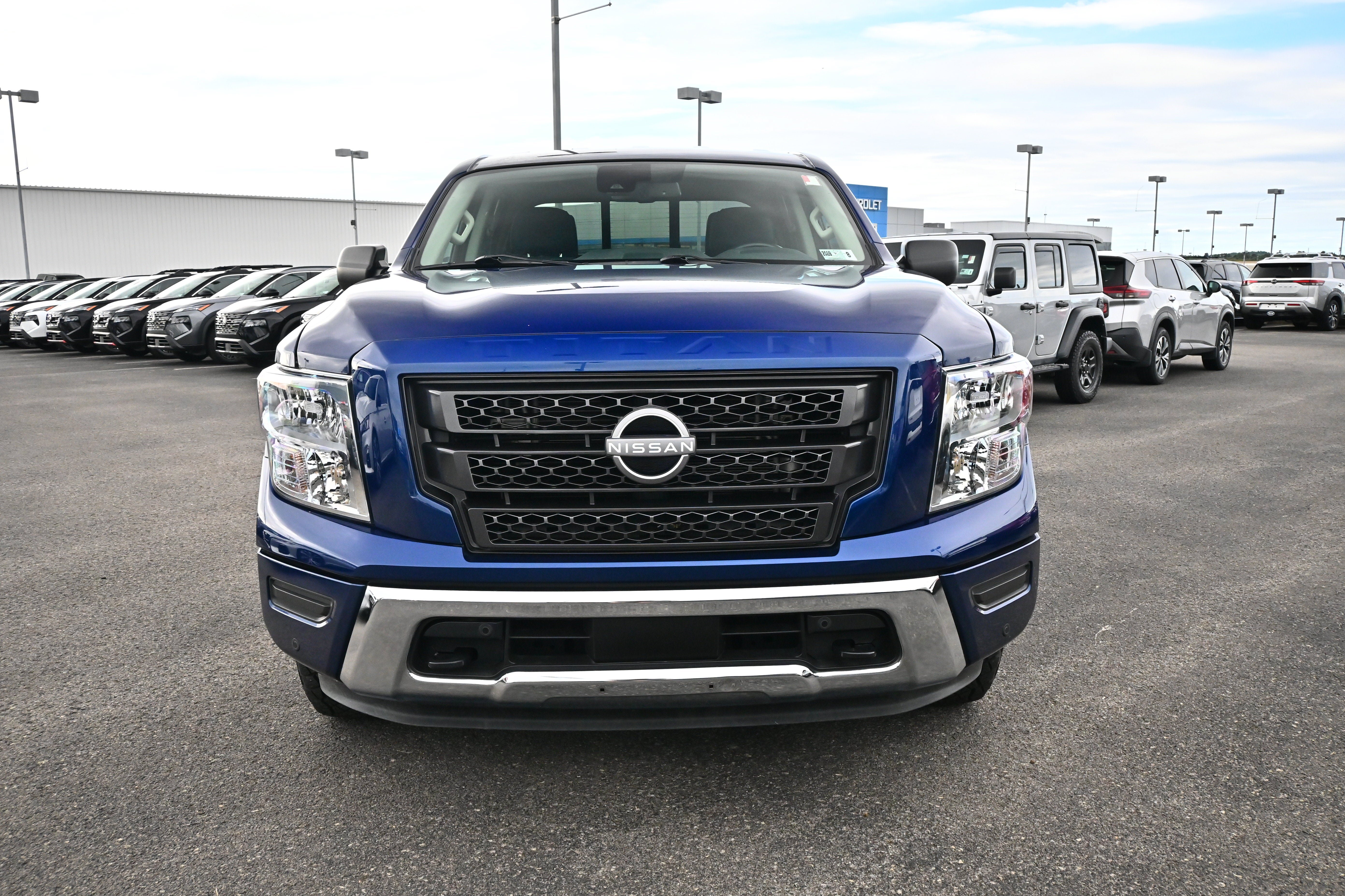 Certified 2024 Nissan Titan SV w/ SV Convenience Package AWD/4WD image 3
