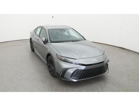 Used 2026 Toyota Camry SE FWD image 14