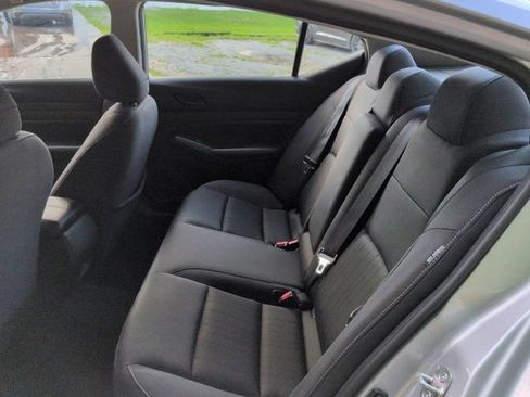 Used 2024 Nissan Altima 2.5 SV FWD image 12