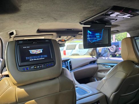 Used 2019 Cadillac Escalade ESV Platinum AWD/4WD image 28