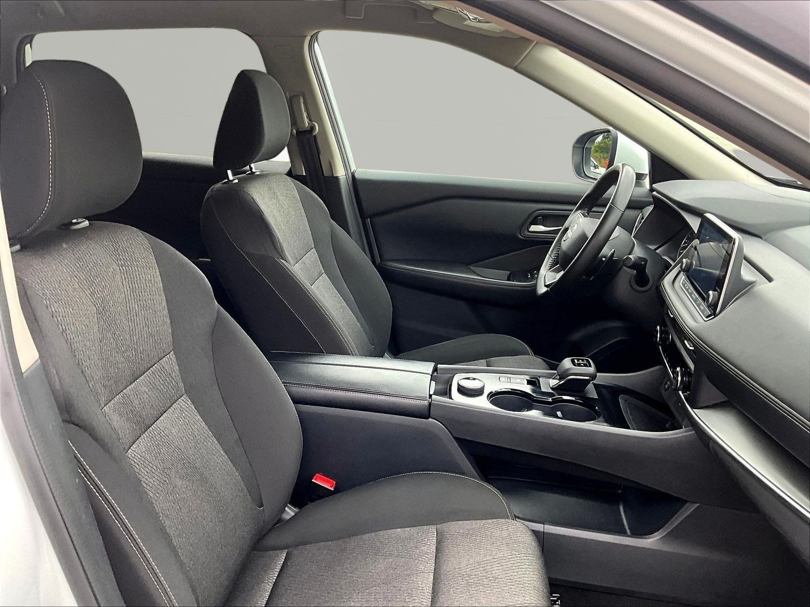 Used 2025 Nissan Rogue SV AWD/4WD image 29