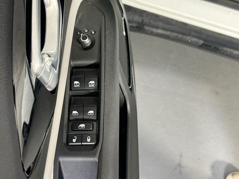 Used 2023 Jeep Compass Limited w/ Sun and Sound Group AWD/4WD image 17