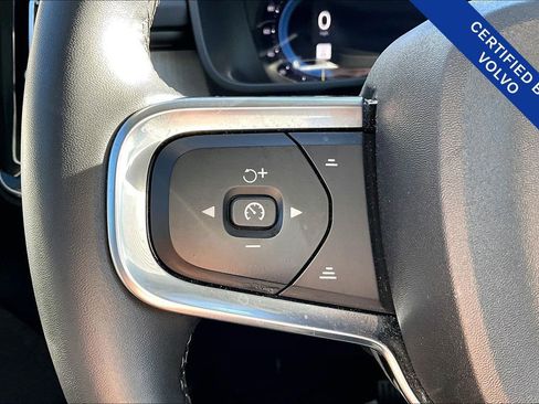 Used 2024 Volvo XC40 B5 Plus image 26