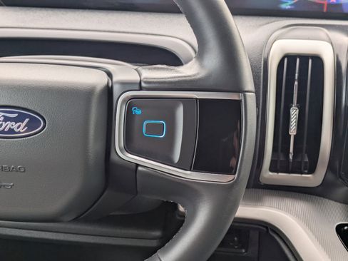 Certified 2025 Ford Expedition Active image 20