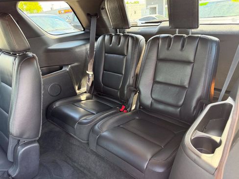 Used 2014 Ford Explorer XLT w/ Equipment Group 202A AWD/4WD image 12