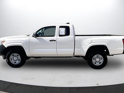 Used 2022 Toyota Tacoma SR RWD image 6