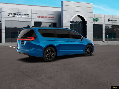 New 2026 Chrysler Pacifica Limited image 7