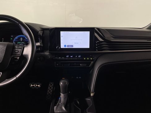 Used 2025 Toyota Camry SE FWD image 15