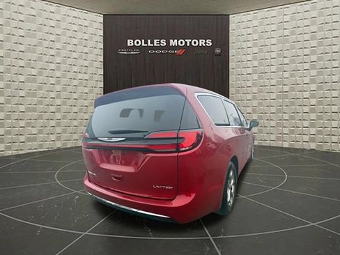 Certified 2024 Chrysler Pacifica Limited FWD image 3