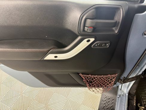 Used 2012 Jeep Wrangler Sahara AWD/4WD image 11
