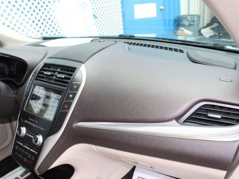 Used 2018 Lincoln MKC Premiere FWD image 12