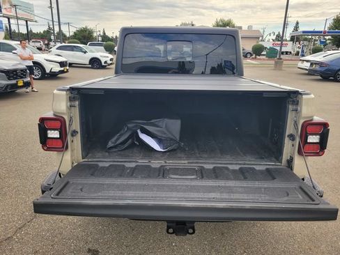 Used 2022 Jeep Gladiator Mojave w/ LED Lighting Group AWD/4WD image 11