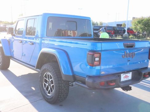 New 2025 Jeep Gladiator Rubicon image 23