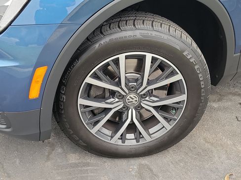 Used 2020 Volkswagen Tiguan SE FWD image 2