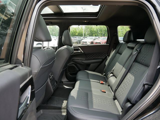 Used 2025 Mitsubishi Outlander SEL Black Edition AWD/4WD image 11