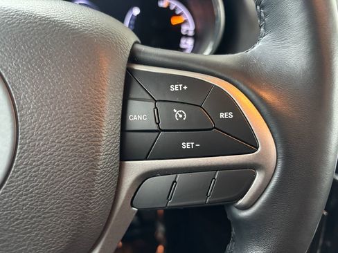 Used 2021 Jeep Grand Cherokee Laredo X image 12