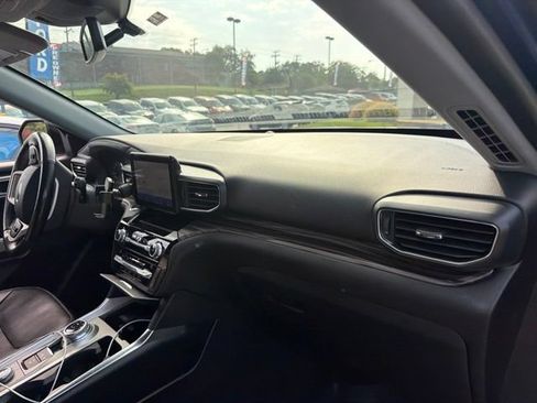 Used 2021 Ford Explorer Limited w/ Equipment Group 301A AWD/4WD image 10