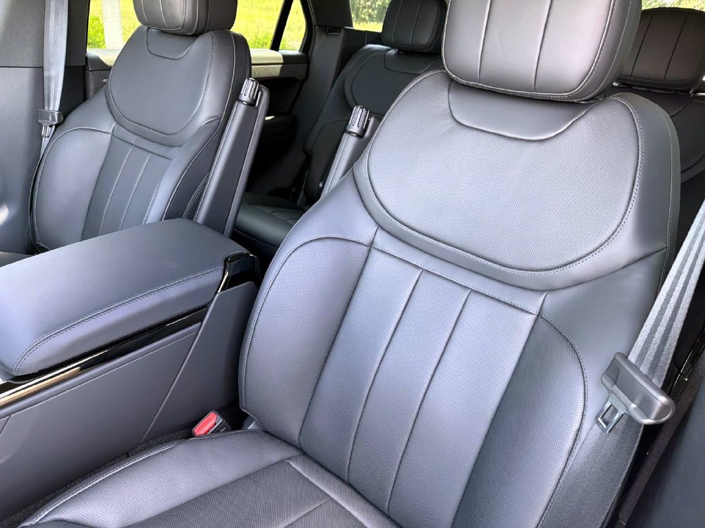 New 2026 Land Rover Range Rover Sport SE AWD/4WD image 18