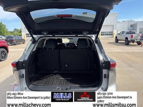 Used 2022 Toyota Highlander XLE AWD/4WD image 28