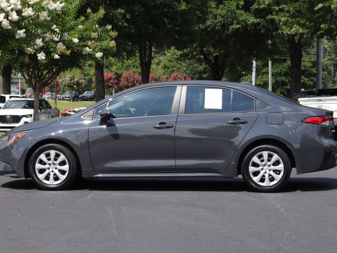 Used 2025 Toyota Corolla LE FWD image 5