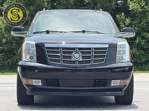 Used 2011 Cadillac Escalade ESV Premium AWD/4WD image 2