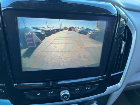 Used 2019 Chevrolet Traverse LT FWD image 15