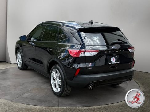 Used 2021 Ford Escape SE w/ SE Sport Appearance Package AWD/4WD image 5