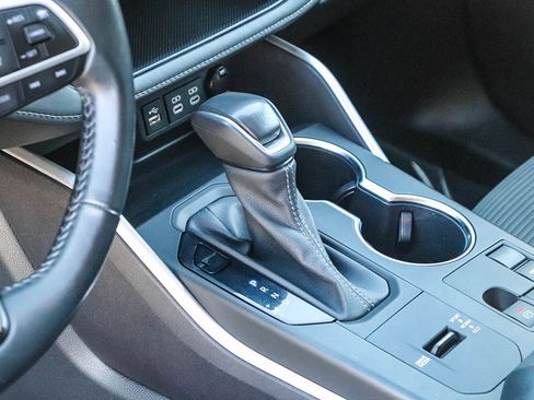 Used 2023 Toyota Highlander LE image 21