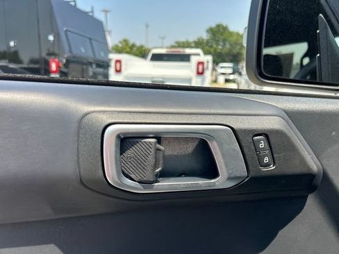 Used 2025 Ford Bronco Outer Banks AWD/4WD image 12