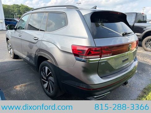 Used 2025 Volkswagen Atlas SE AWD/4WD image 3