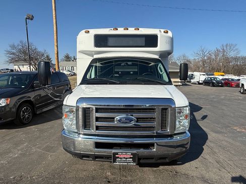 Used 2017 Ford E-450 and Econoline 450 Super Duty RWD image 3