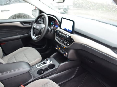 Used 2022 Ford Escape SE image 24