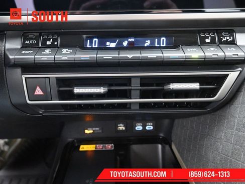 Used 2025 Toyota Camry XLE image 19