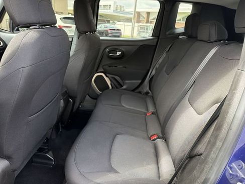 Used 2017 Jeep Renegade Latitude w/ Cold Weather Group AWD/4WD image 22