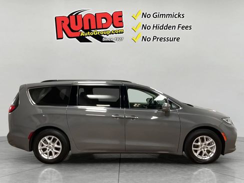 Used 2022 Chrysler Pacifica Touring-L FWD image 7