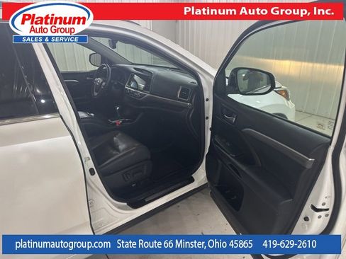 Used 2018 Toyota Highlander Limited image 30