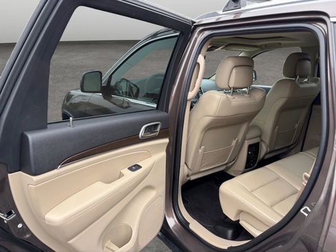 Used 2018 Jeep Grand Cherokee Limited w/ Trailer Tow Group IV image 12